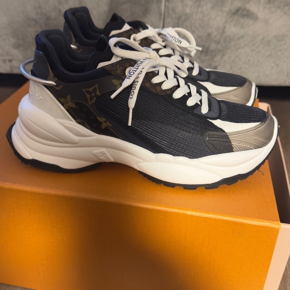 Louis Vuitton Run 55 sneaker - Picture 1 of 7